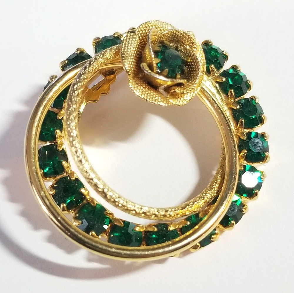Vintage rose green rhinestones circle brooch gold